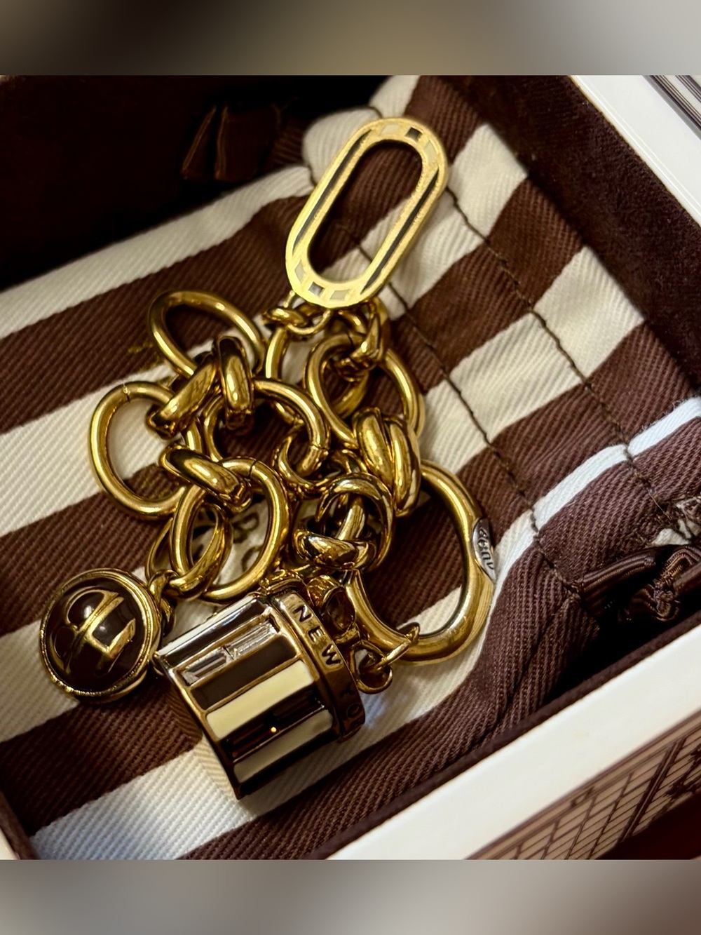 FULL INCLUSION NWOT HENRI BENDEL Iconic N.Y. Hat Box Gold-Tone Bracelet - Picture 12 of 14